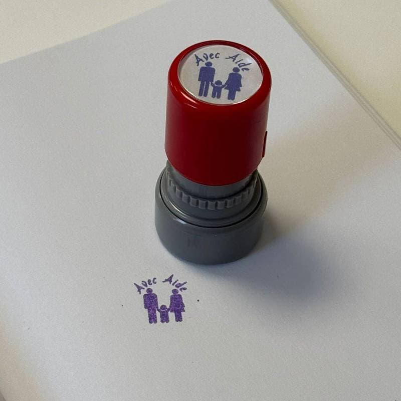 Tampon encreur enseignant Avec aide en violet